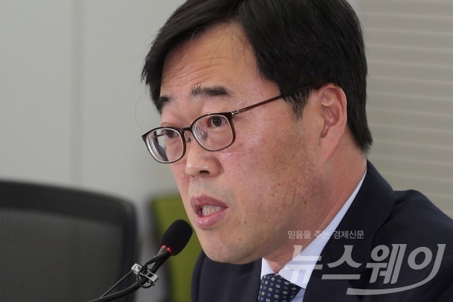 또 민주당 의원의 ‘이해충돌 위반’ 의혹···이럴려고 삭제했나