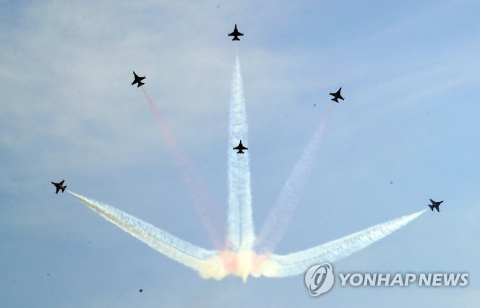서울 상공서 굉음?···‘블랙이글스’ 사전 비행 “놀라지 마세요”