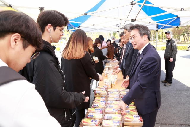 군산대학교, ‘2018 따뜻한 천원밥상’ 행사 실시
