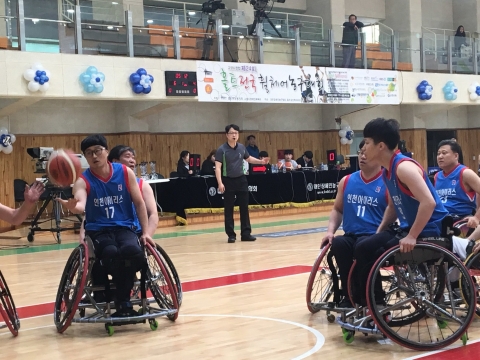 aT 사이버거래소, 휠체어농구 선수들과 구슬땀