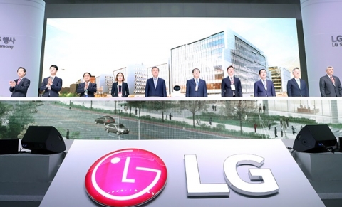 LG사이언스파크 개장식 간 文대통령, ‘혁신성장’ 강조