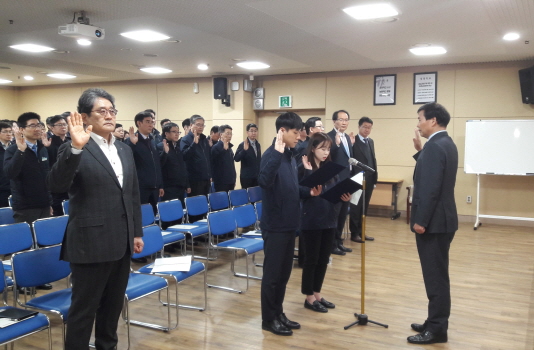 23일 인천도시공사 임직원들이 청렴실천 결의문 낭독을 하고 있다.