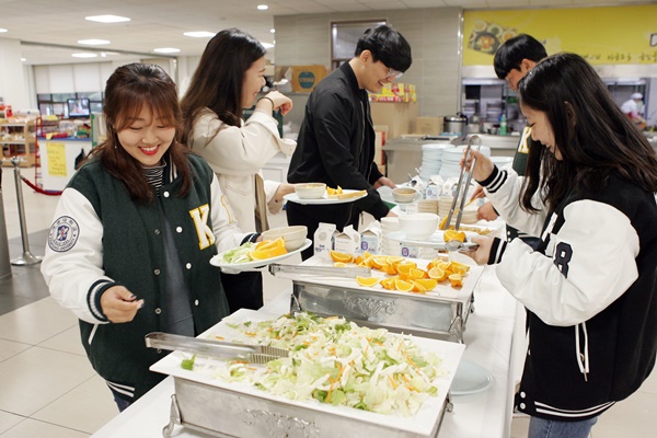 계명대서 시험기간을 맞아 천원의 아침을 조식뷔페로 제공하고 있다(사진제공=계명대)