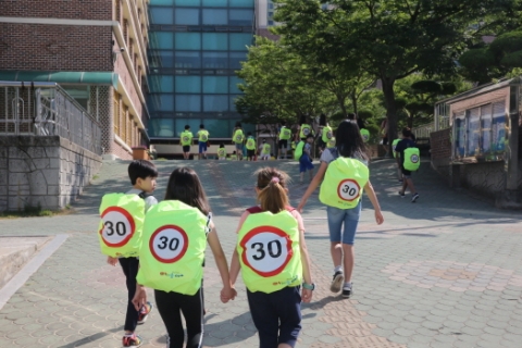 영등포구, 스쿨존 속도제한 알려주는 ‘가방안전덮개’ 지원