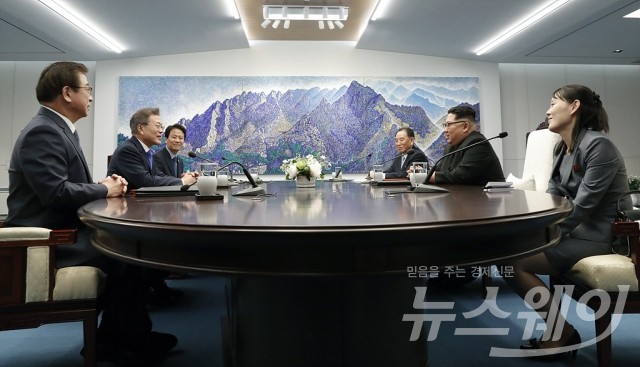 문재인-김정은 첫 만남 후···폐쇄한 北핵실험장 공개