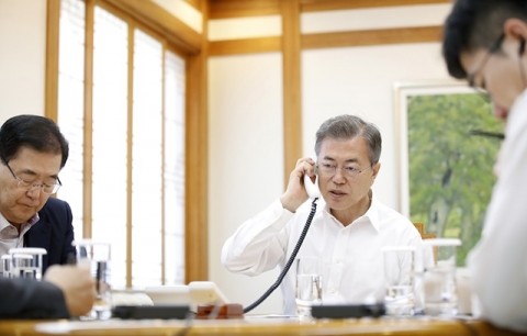 日아베, 北과 대화기회 마련···文대통령에 ‘SOS’