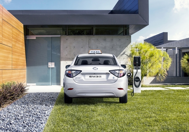 르노삼성은 지난 2014년에는 제주도에 처음 전기차 택시를 보급했으며, 2016년에는 제주도 전기택시 100대 중 98대를 SM3 Z.E.로 공급하는 성과를 올렸다. 사진=르노삼성자동차 제공