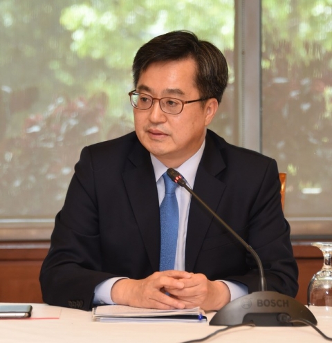 김동연 “최저임금 시비 따지기보다 다양한 의견 모아야”