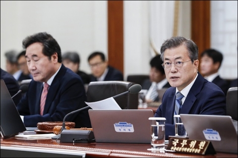 ‘취임 1주년’ 맞이한 文대통령, 정부부처 수장들에게 ‘초심’ 당부