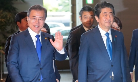 文대통령·日아베 “이번 정상회의 계기로 ‘셔틀외교’ 본격 시작”