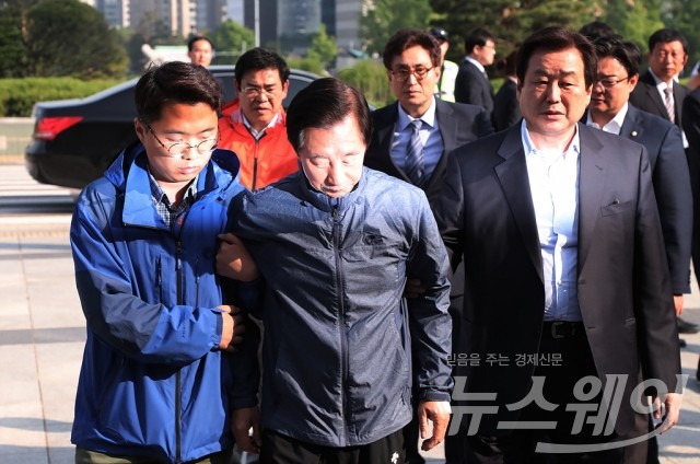 김성태 자유한국당 원내대표 병원에서 퇴원 천막 복귀.(자료사진) 사진=이수길 기자 leo2004@newsway.co.kr