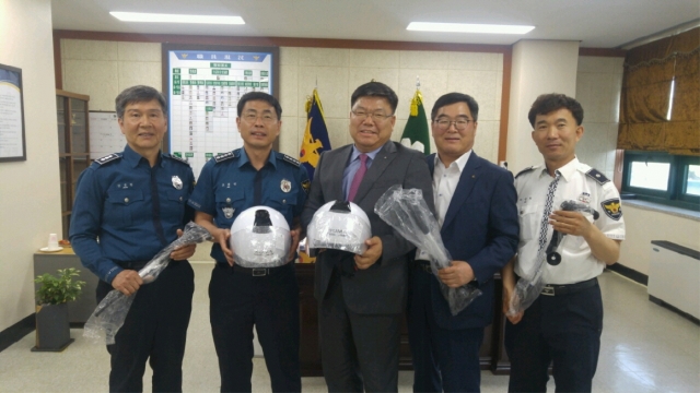 손보협회 호남본부, 전남 진도경찰서에 교통안전물품 전달