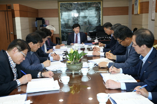 14일 박유동 권한대행이 간부회의를 주재하고 있다.
