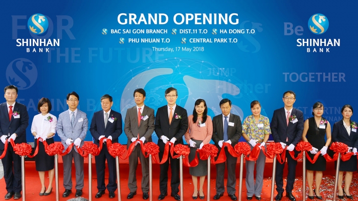 지난 5월 신한베트남은행이 베트남 호치민과 하노이에 총 4곳의 지점을 동시에 열었다. 사진=신한은행 제공