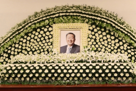 “투명한 소유지배구조 이끈 구본무 별세” 외신들 집중 보도