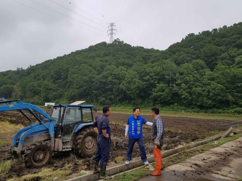 전상두 임실군수 후보, 모내기철 맞아 농사 현장 방문