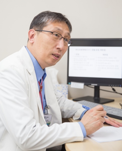 대구가톨릭대학교병원 산부인과 고석봉 교수가 왓슨도입 이후 의료서비스의 변화에 대해 설명하고 있다.(사진제공=대구가톨릭대학교병원)