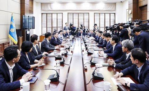 김동연 ‘최저임금 신축적 검토’ 발언에 선그은 靑