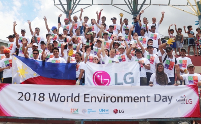 LG전자는 24일 10개 국가 600여명의 임직원들이 참여한 가운데 환경보호 활동을 진행했다. 사진=LG전자 제공