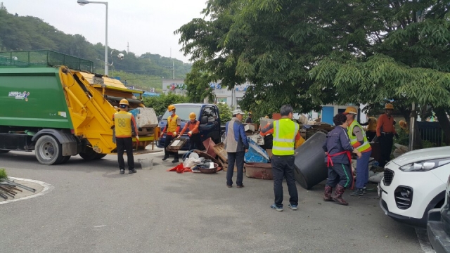 군산시, 해망동 수산물특화단지 일원 환경 정비 기사의 사진