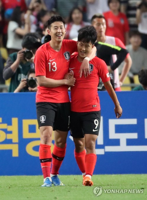 한국 축구대표팀, 온두라스에 2:0 승리···손흥민·문선민 ‘골’