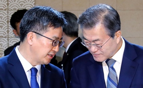최저임금 인상 영향 논란 진화나선 문 대통령