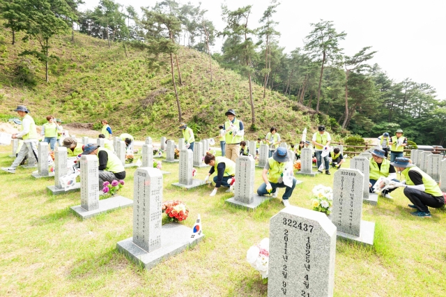 전북은행노동조합, ‘2018 국립묘지 1사 1묘역 가꾸기 봉사활동’ 실시