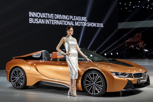 BMW 전시관은 ‘혁신(Innovation)’을 주제로 꾸며진다. 이번 부산모터쇼에서 국내 최초로 공개되는 BMW i8 로드스터는 이산화탄소 배출을 최소화한 조용한 스포츠카라는 새로운 개념을 제시한다. 사진=BMW 제공