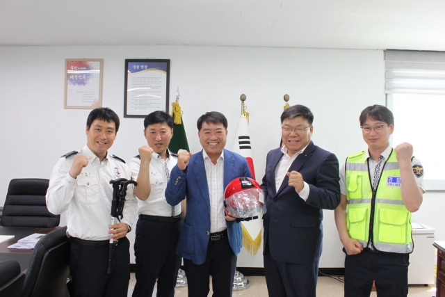 손보협회 호남본부, 전남 장성경찰서에 ´교통안전물품´ 전달