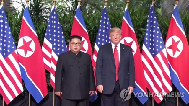 김정은 ‘인민복’-트럼프 ‘붉은 넥타이·정장’···드레스코드 ‘눈길’