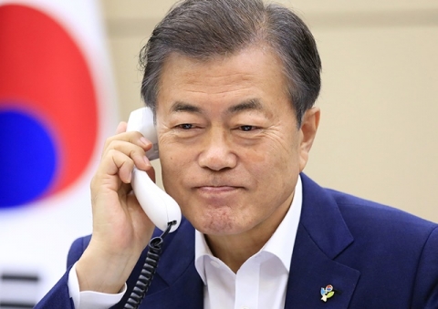 문재인 대통령 국정지지도 69% 기록···‘외교’ 긍정평가