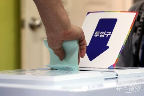 경남지사 與김경수 56.8% 1위