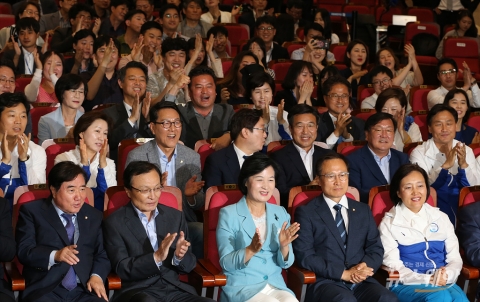 총 12석 중 10석 유력 與, ‘2004 열린우리당’의 귀환?