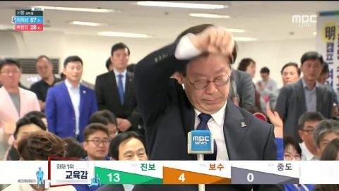 이재명 인터뷰 태도 논란···질문 회피에 이어폰 빼버려?