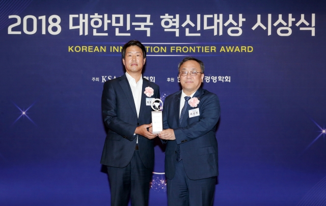 신한은행이 한국표준협회(KSA)가 주관하는 ‘2018년 대한민국 혁신대상’에서 서비스 혁신 부문 대상을 수상했다. 사진=신한은행 제공