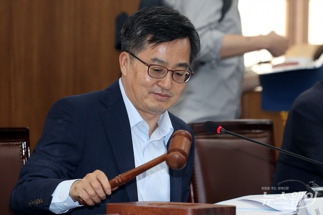 김동연 “公기관 평가시스템 개편···채용비리 반영할 것”