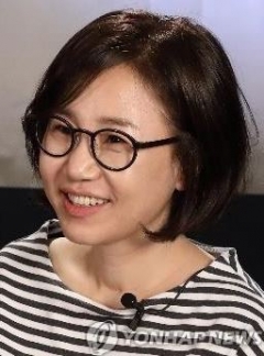 ‘미스터 션사인’ 김은숙 작가 “이혼 안 했다. 세 식구 잘 살고 있다” 사진=연합뉴스 제공