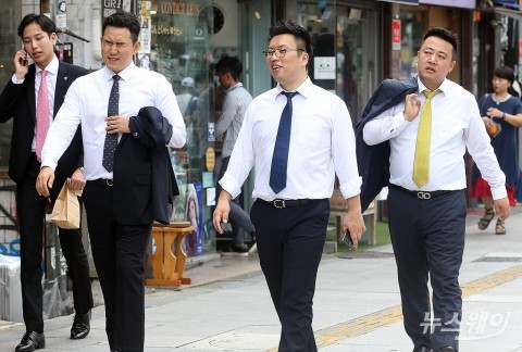 중복에도 여전한 무더위, 전국에 폭염경보 발효···주말 무더위 계속