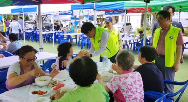 정읍 내장상동 지역사회보장협의체, 사랑의 삼계탕 情나누기 행사 진행