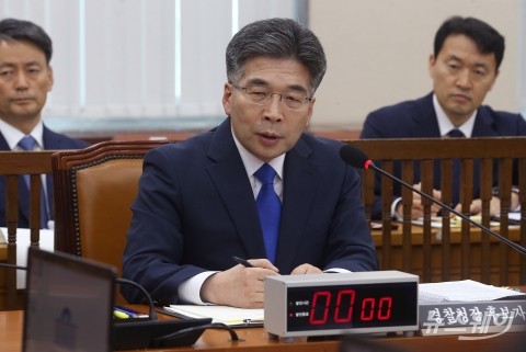 민갑룡 경찰청장 취임···文대통령 “민주·인권·민생 지키는 경찰” 당부