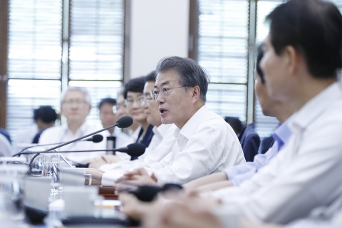 文 대통령 “노 의원, 진보 사회 만들기 위해 함께 노력해왔다”