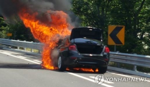 ‘불자동차’ BMW 520d의 재앙···영동고속도로서 또 ‘화재’ 사진=연합뉴스 제공