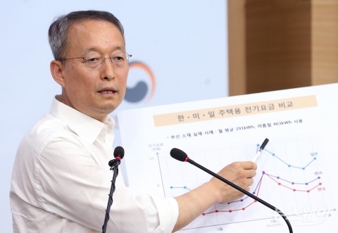 1년 1개월만에 낙마한 백운규 장관···“기대에 못미쳤다”