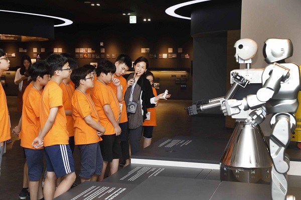한화-KAIST 인재양성 프로그램은 과학기술에 관심과 재능을 가진 과학영재 학생들을 발굴하고 우수 이공계 인력으로 성장할 수 있도록 지난 2016년부터 한화그룹과 KAIST가 함께 지원하는 프로그램이다. 사진=한화그룹 제공