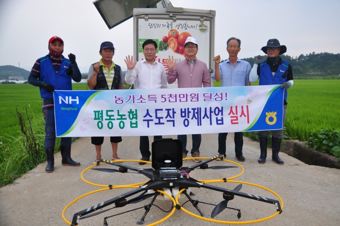 평동농협, 드론을 이용한 수도작 방제사업 모습