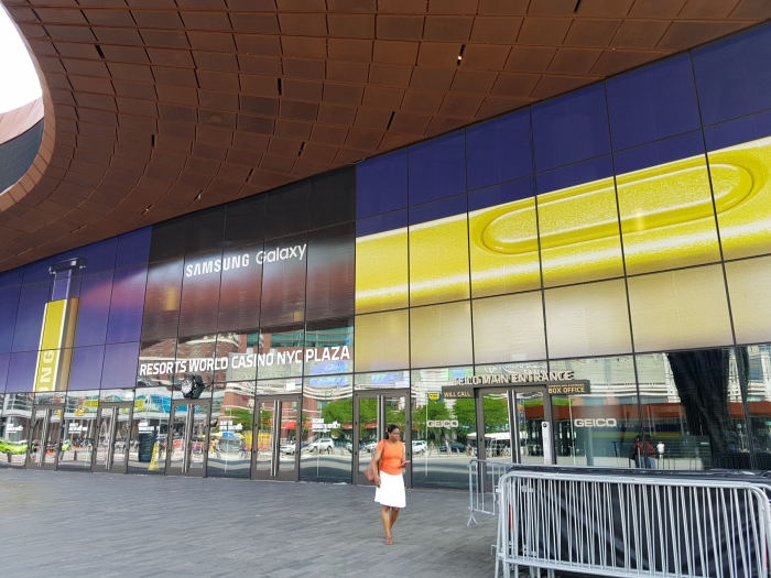 뉴욕 브루클린에 위치한 바클레이스 센터에 걸린 ‘삼성 갤럭시 언팩 2018’ 대형 광고. 사진=삼성전자 제공