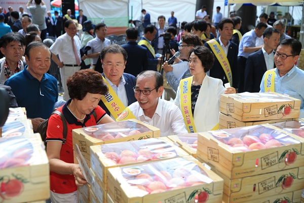 서울 소비자와 함께하는 청도 농특산물 판매 대전 기사의 사진
