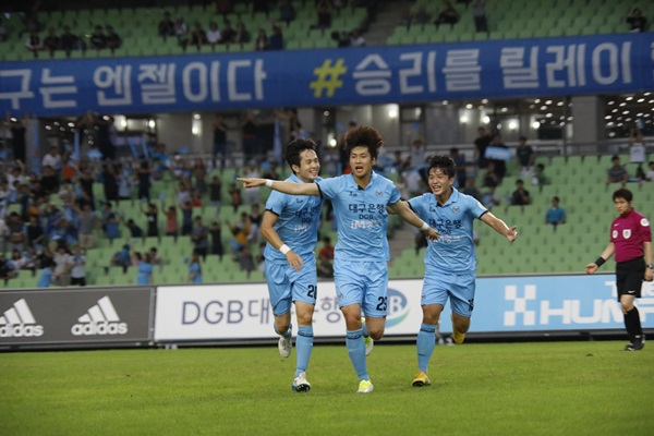 대구FC, 인천 상대로 2대1 승리 기사의 사진
