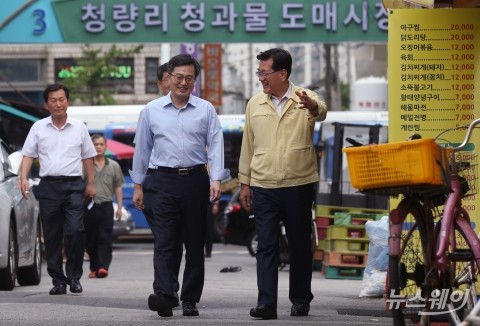 경제지표 악화, 김&amp;장 갈등에 숨도 못 쉬는 기재부