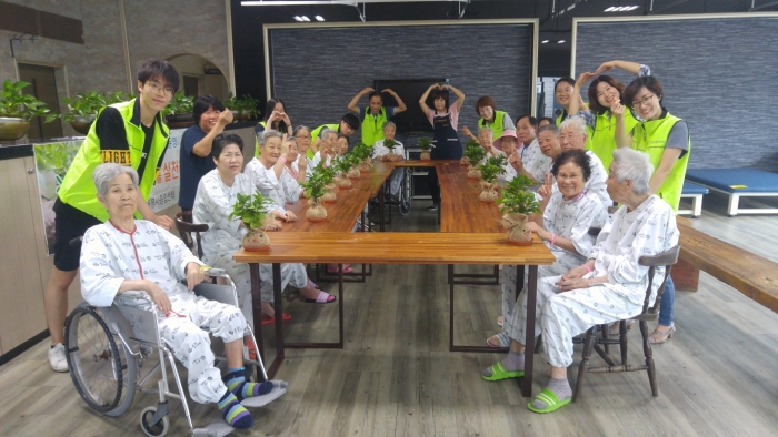 고창군자원봉사종합센터 희망나눔가족봉사단, 원예치료봉사  펼쳐 기사의 사진